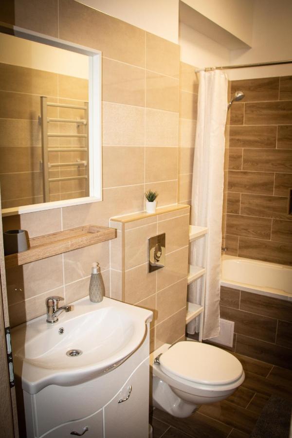 Loli Apartman Miskolc Eksteriør billede
